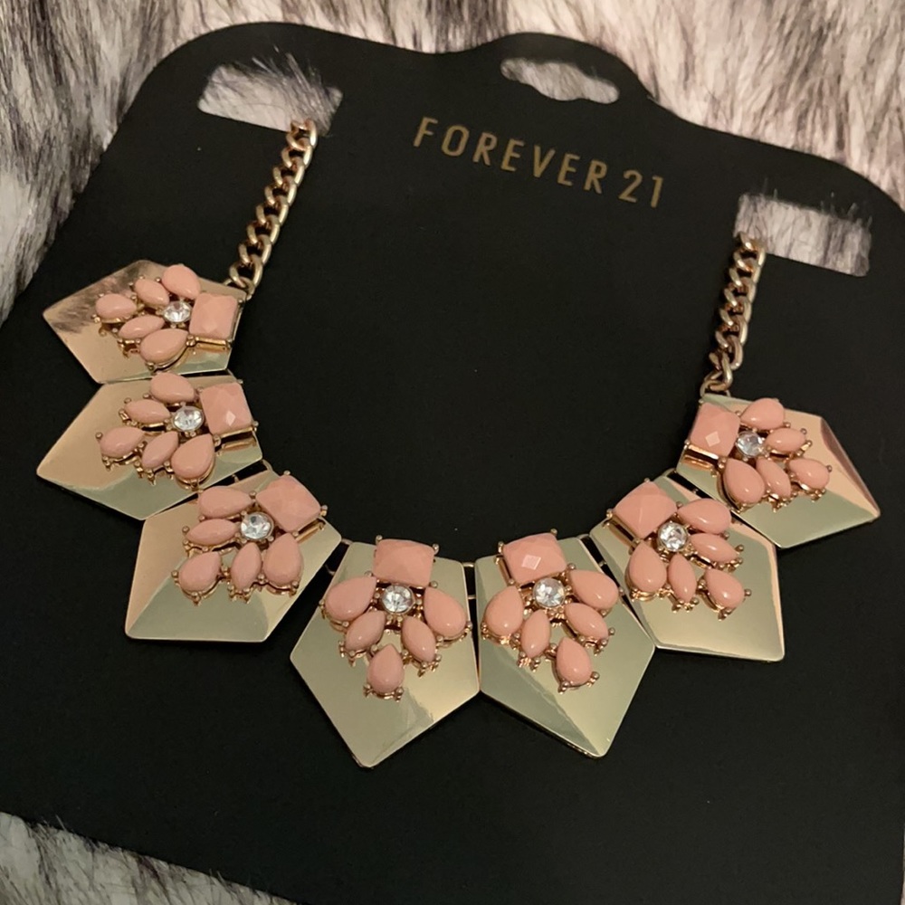 NWT Forever 21 Pink Accent Goldtone Statement Necklace